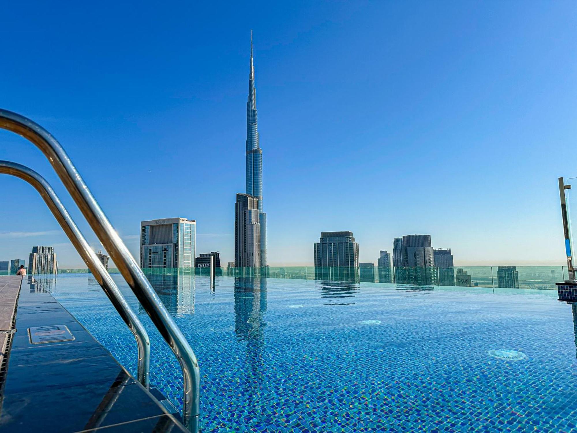 Best Burj Khalifa View Balcony Apartment With 64Th Floor Infinity Pool In Paramount Hotel Midtown Dubái Exterior foto