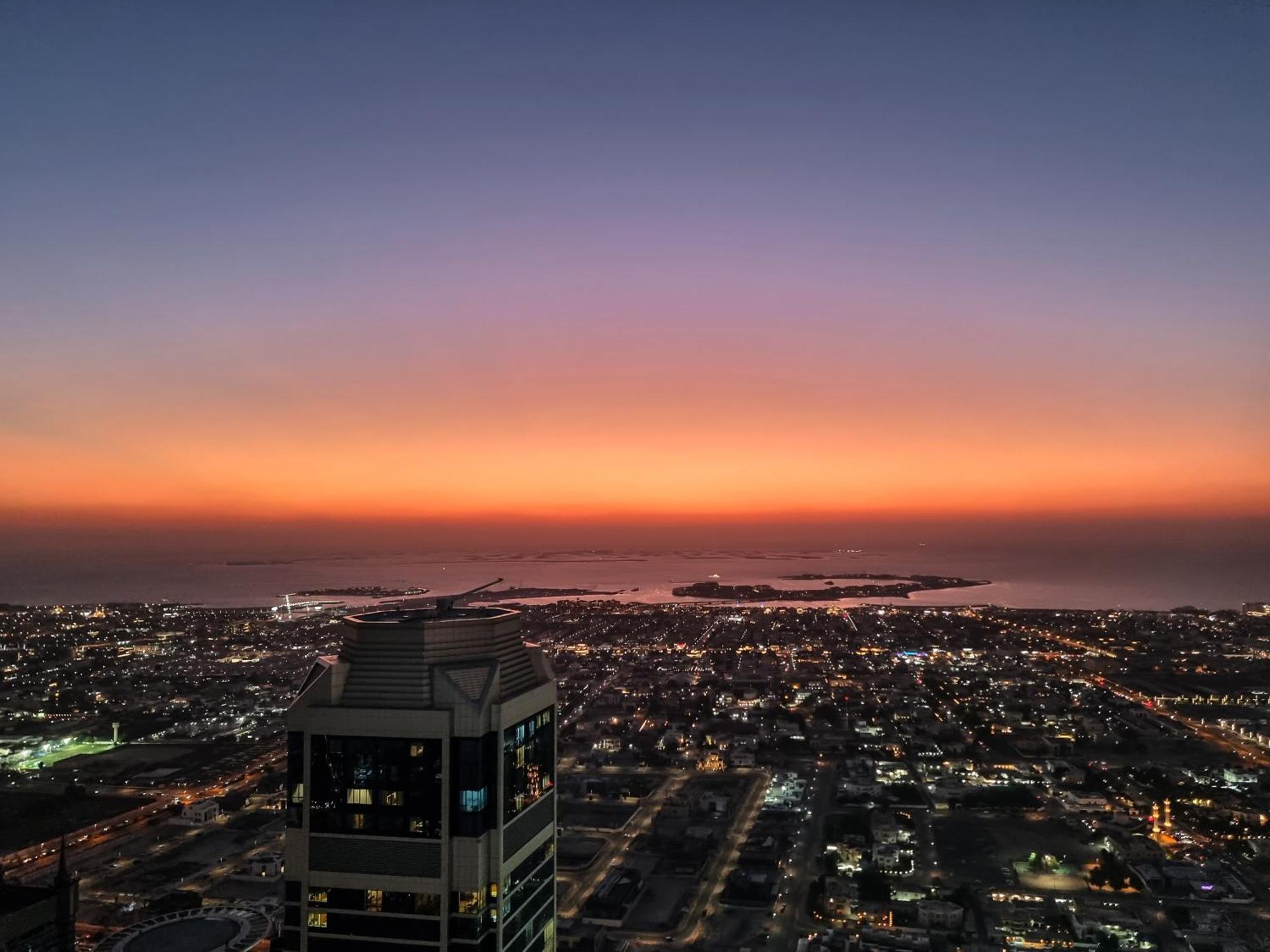 Best Burj Khalifa View Balcony Apartment With 64Th Floor Infinity Pool In Paramount Hotel Midtown Dubái Exterior foto