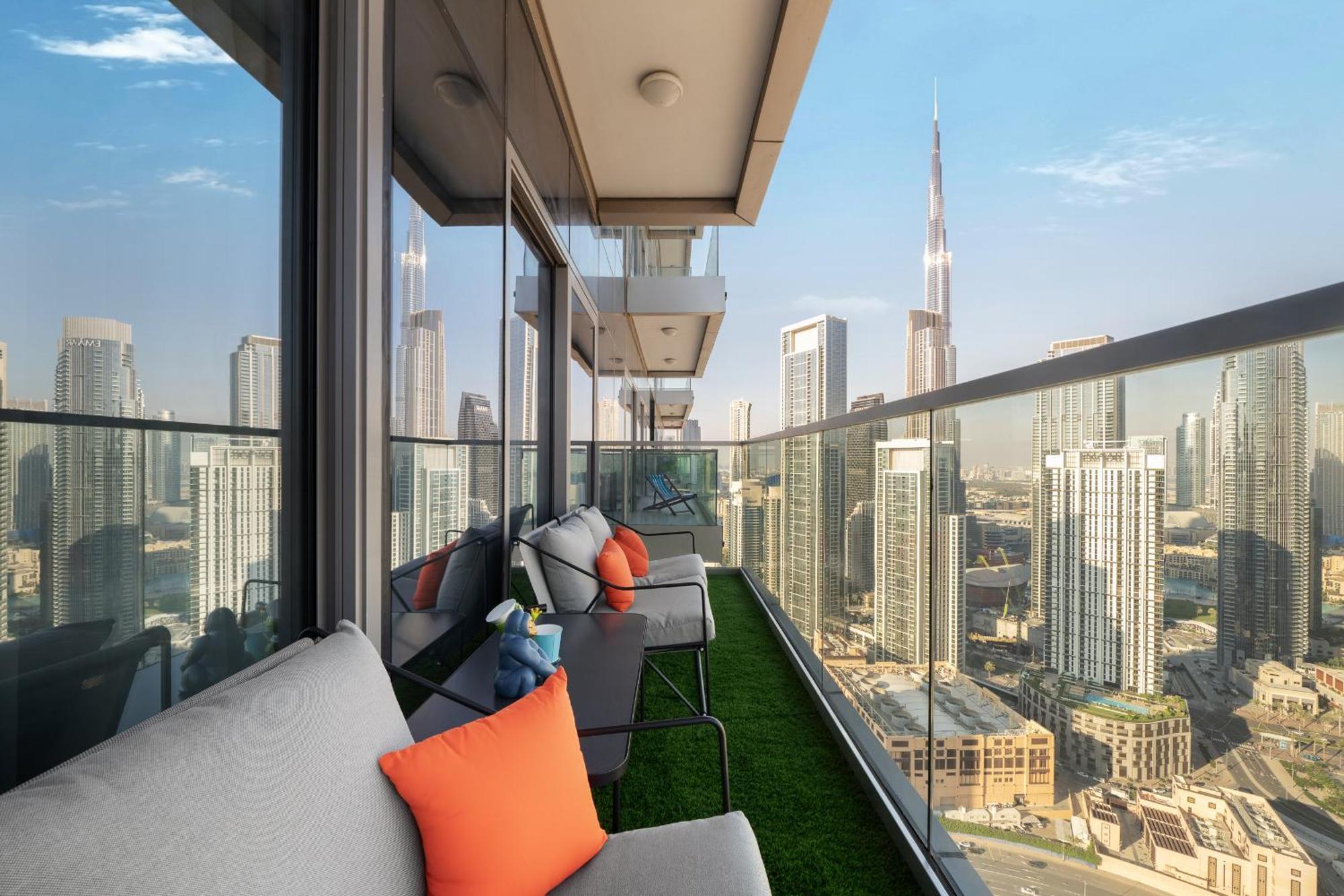 Best Burj Khalifa View Balcony Apartment With 64Th Floor Infinity Pool In Paramount Hotel Midtown Dubái Exterior foto